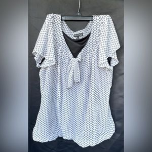 Black and white pattern-short sleeve blouse. Size PXL